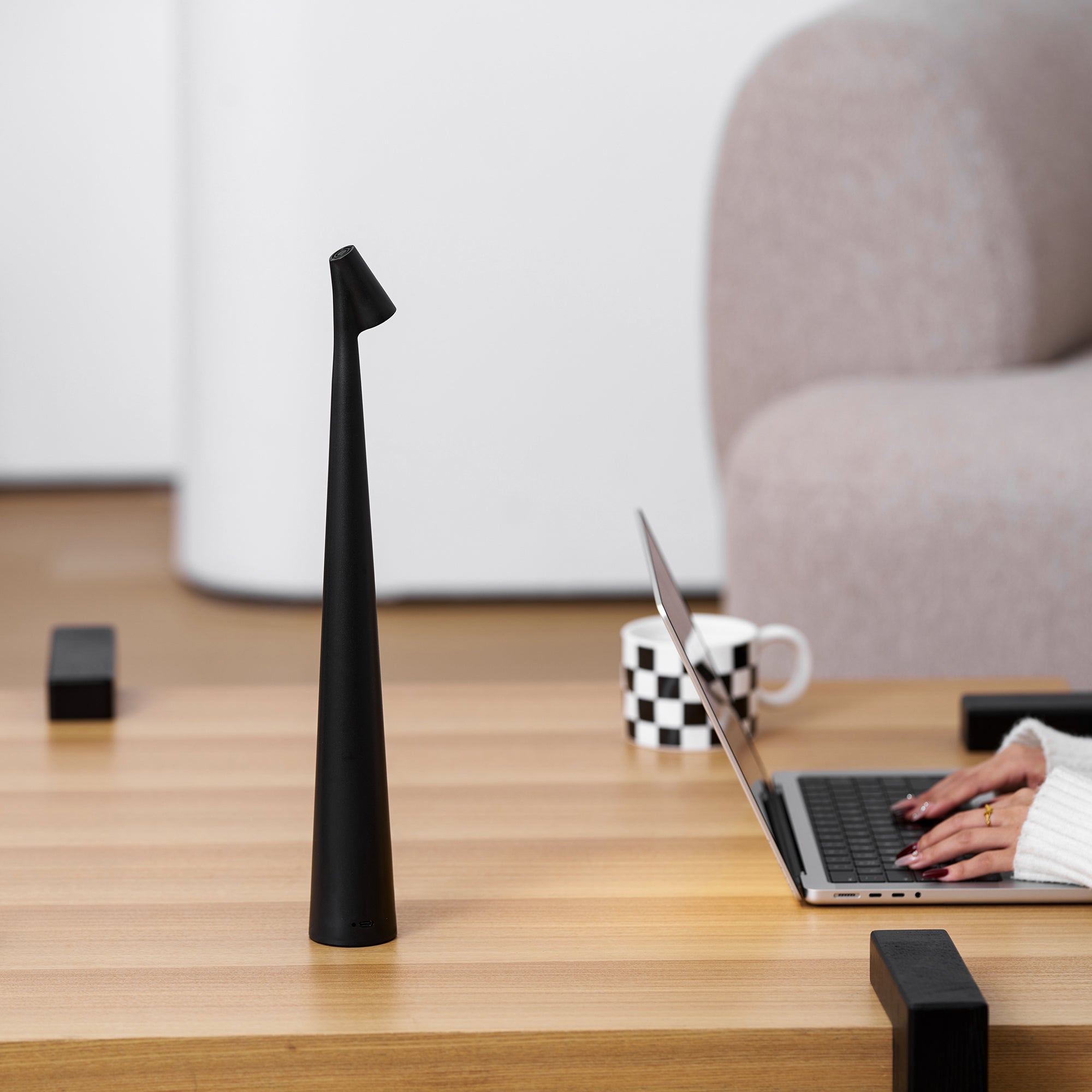 Junoio Table Lamp