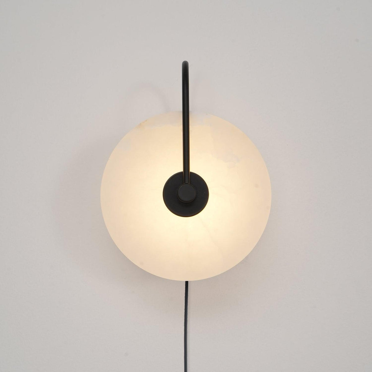 Alabaster LED Plug-In Wall Lamp - Vakkerlight