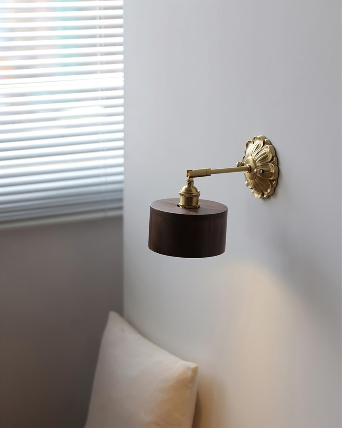 Anthemion Wall Lamp – detail 18