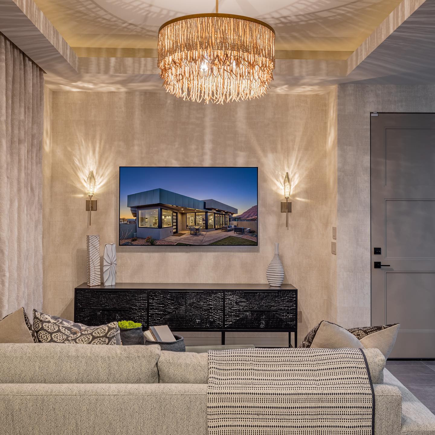 Delar Chandelier