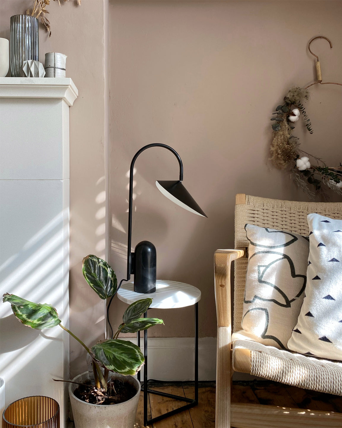 Axivale Minimalist Table Lamp