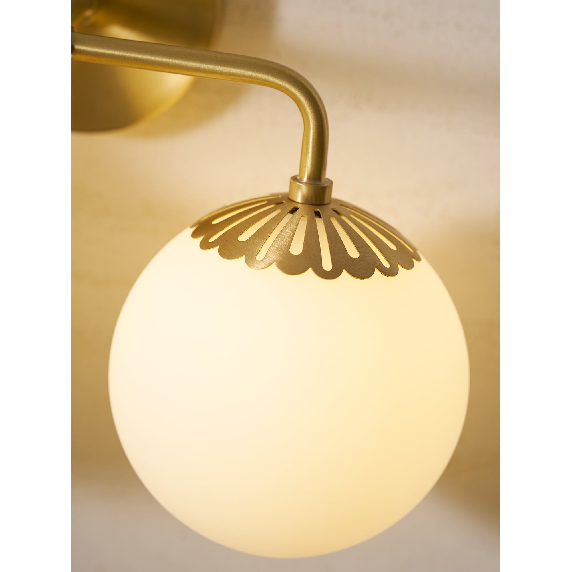 Quini Globe Wall Light