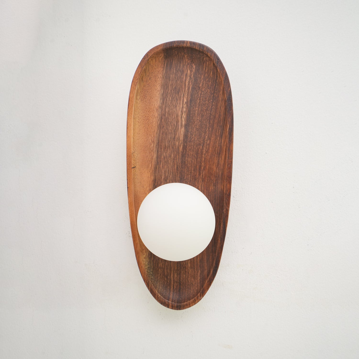 Wynaes Minimalist Wall Light