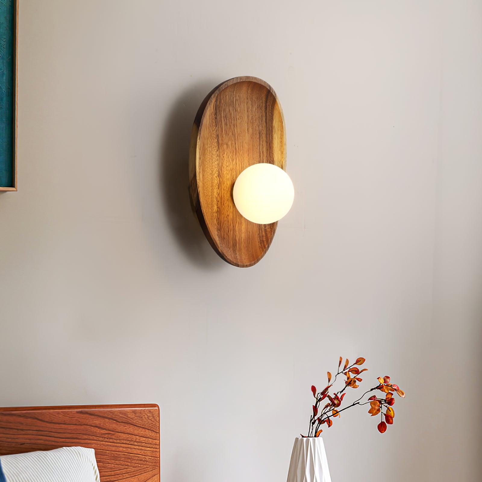 Wynaes Minimalist Wall Light