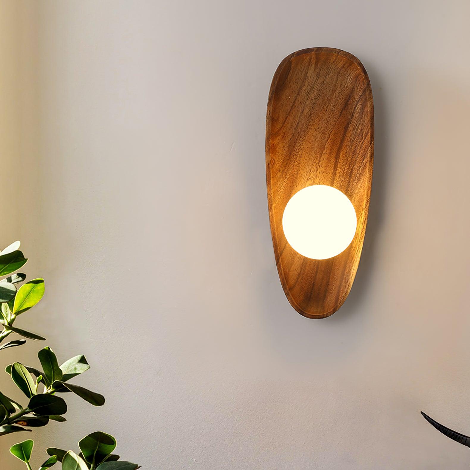 Wynaes Minimalist Wall Light