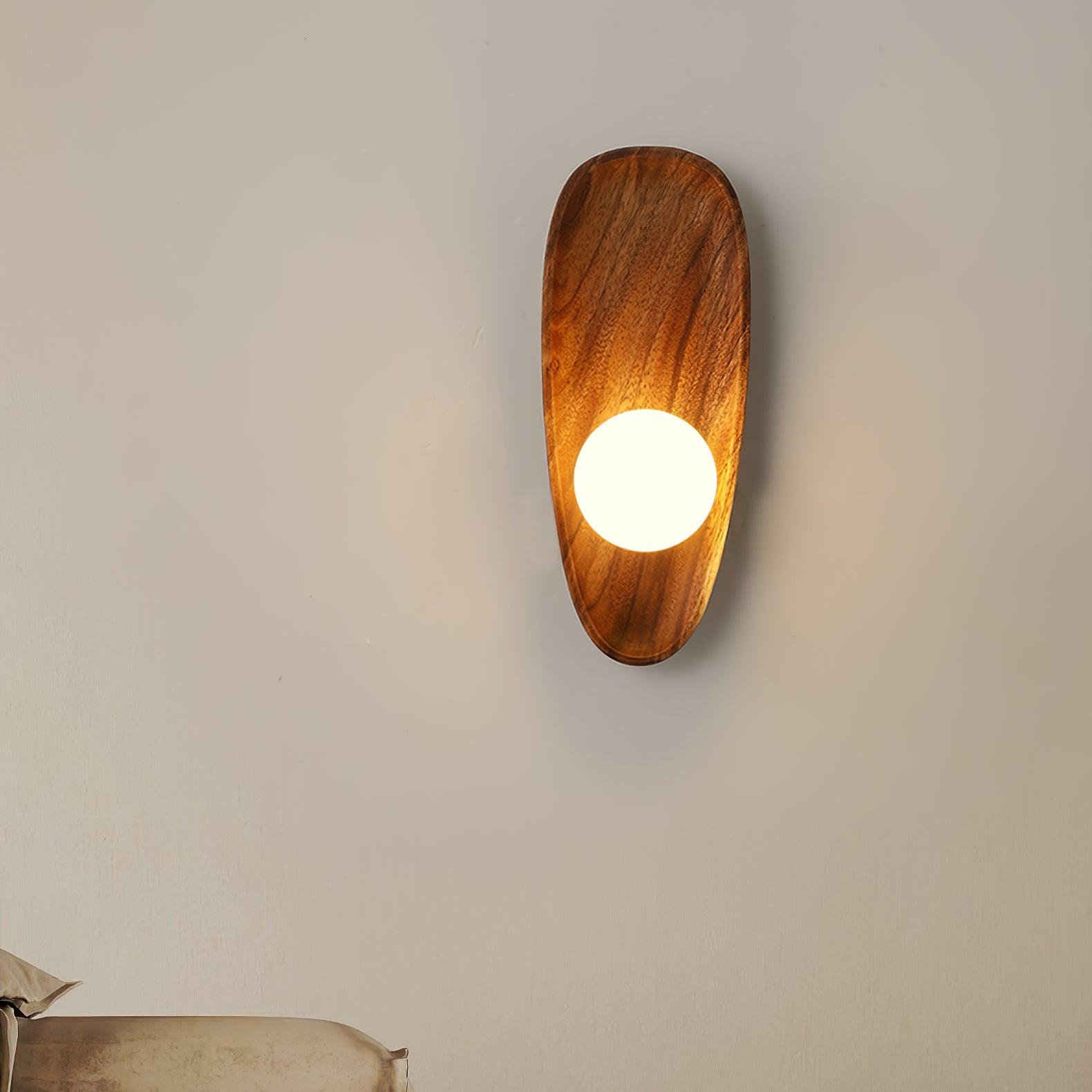 Wynaes Minimalist Wall Light