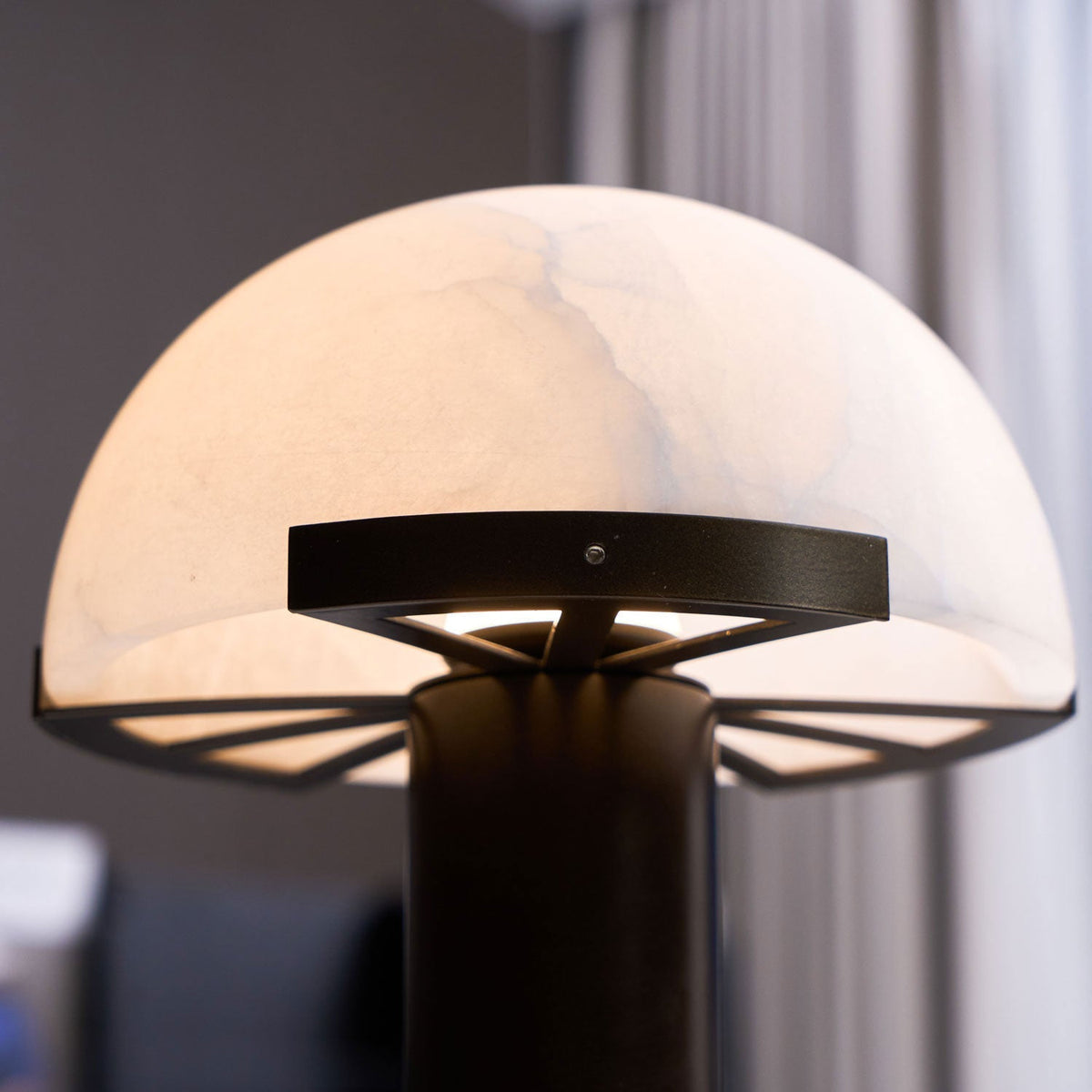Elegance Alabaster Table Lamp - Vakkerlight