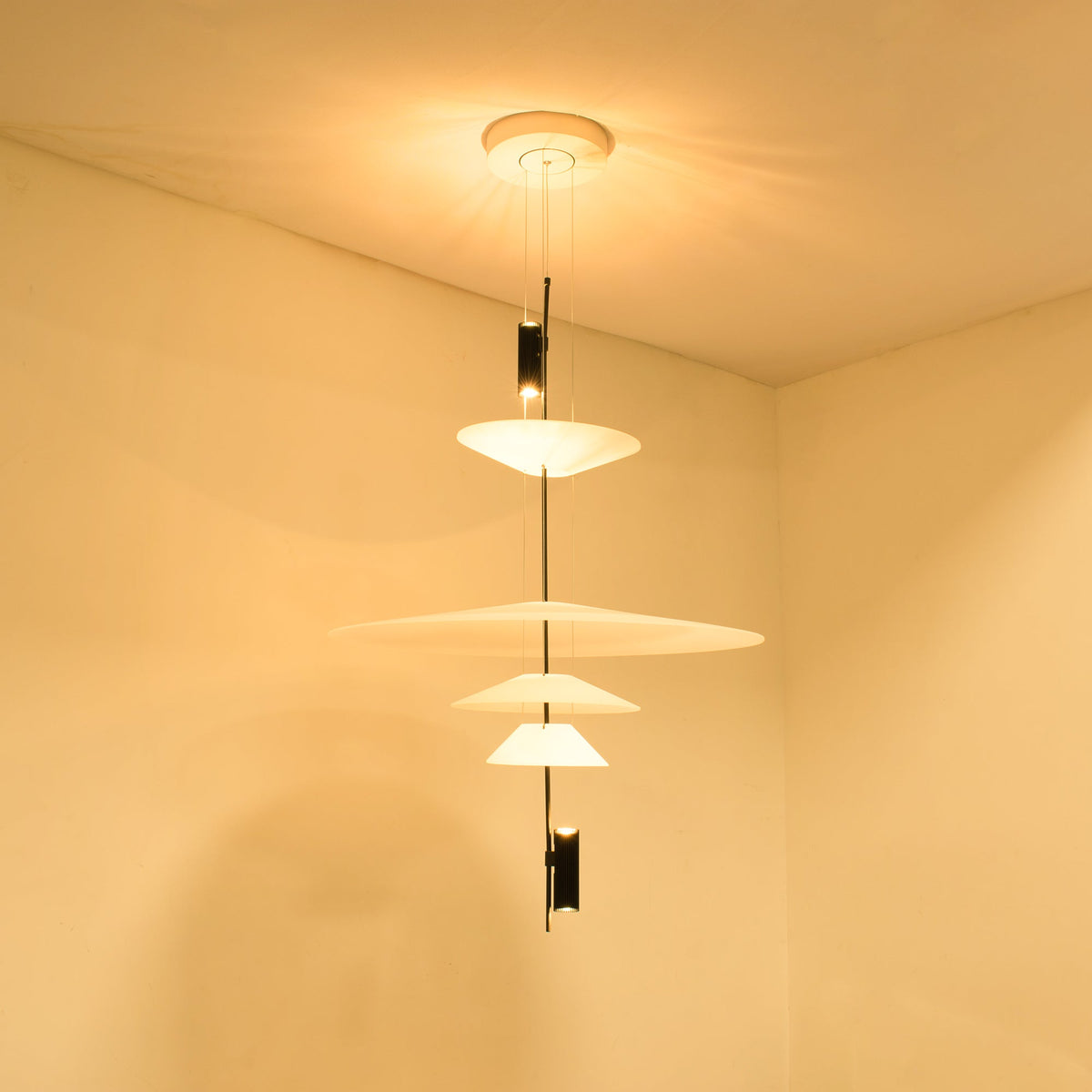 Jorveno Sculptural Pendant Light