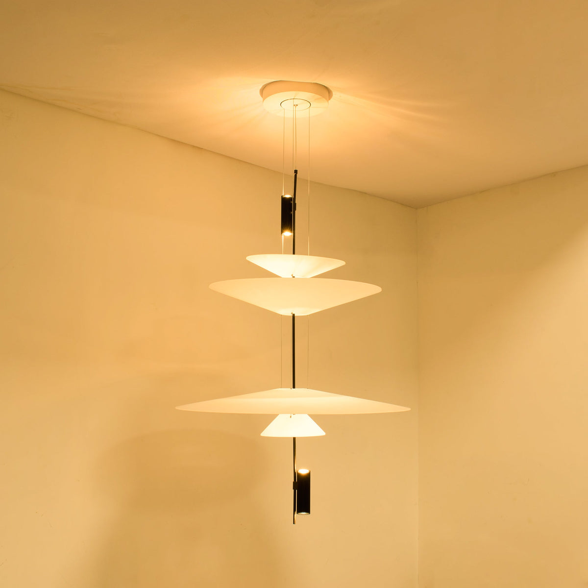 Jorveno Sculptural Pendant Light