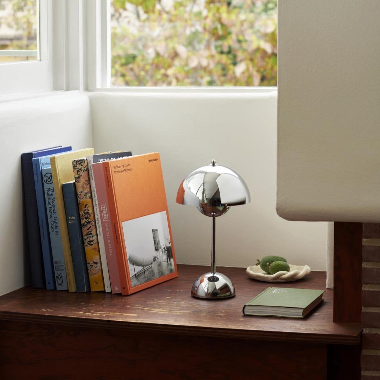 Elenva Outdoor Table Lamp