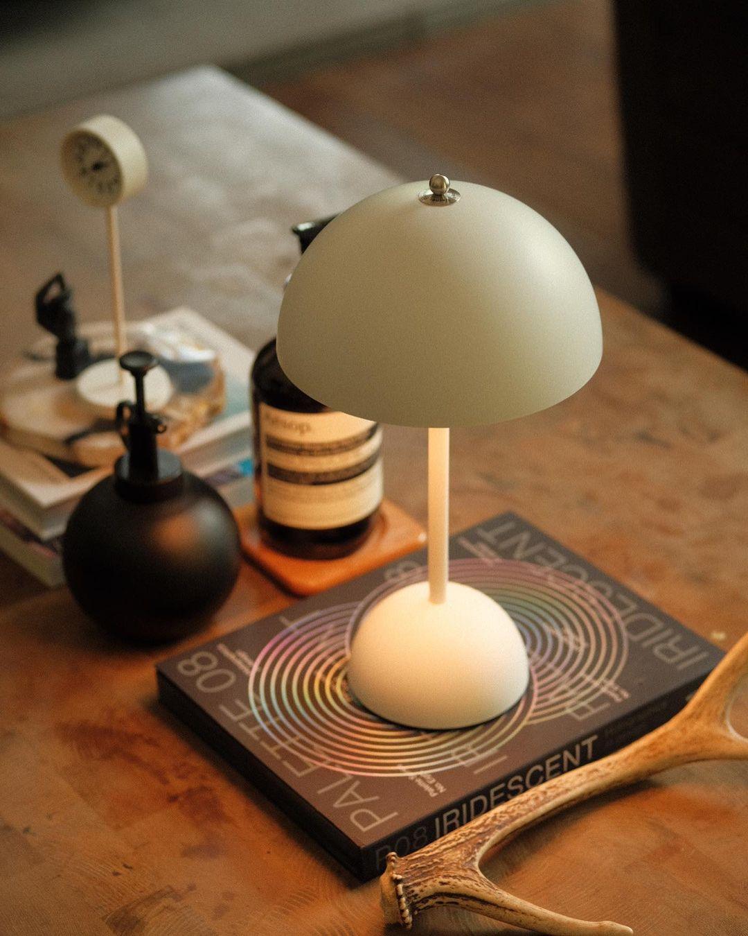 Elenva Outdoor Table Lamp