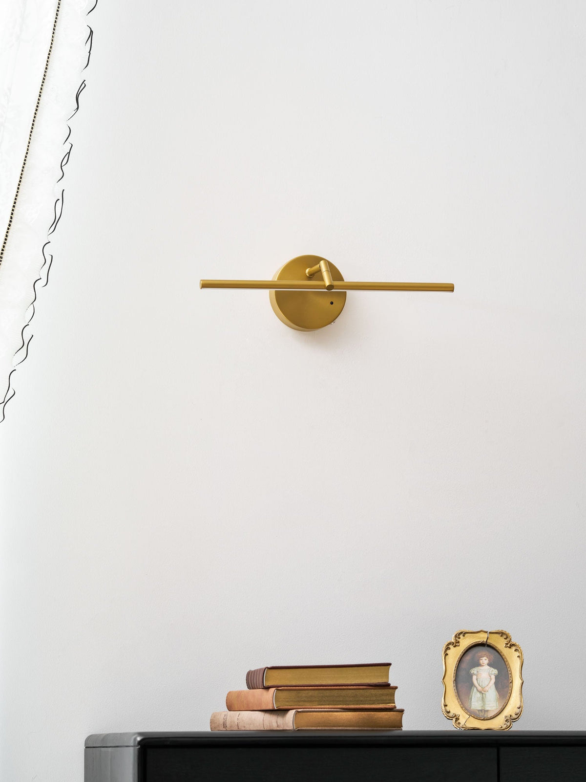 Galleria Slim Rechargeable Wall Light – detail 17