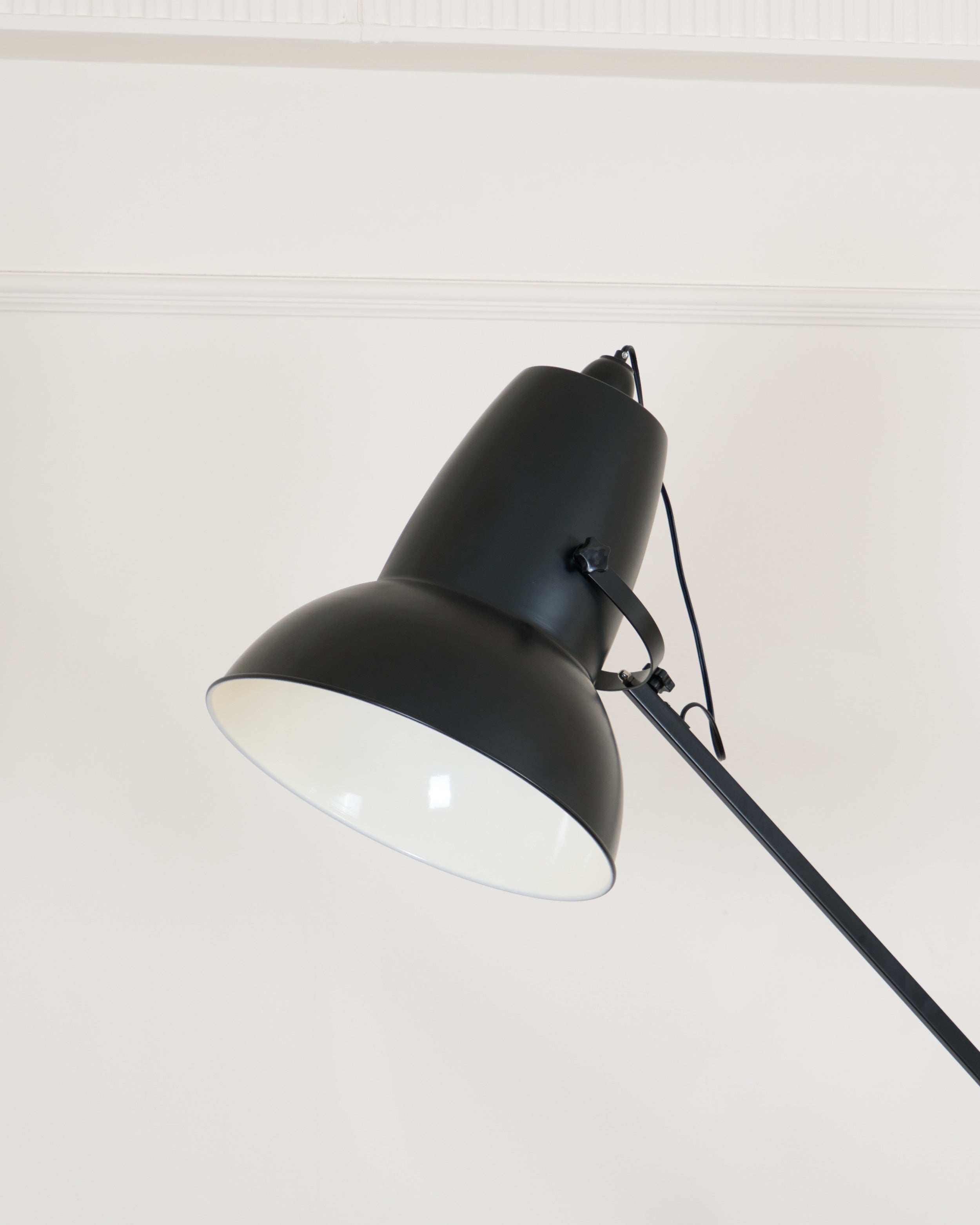 Jorlanel Articulated Floor Lamp