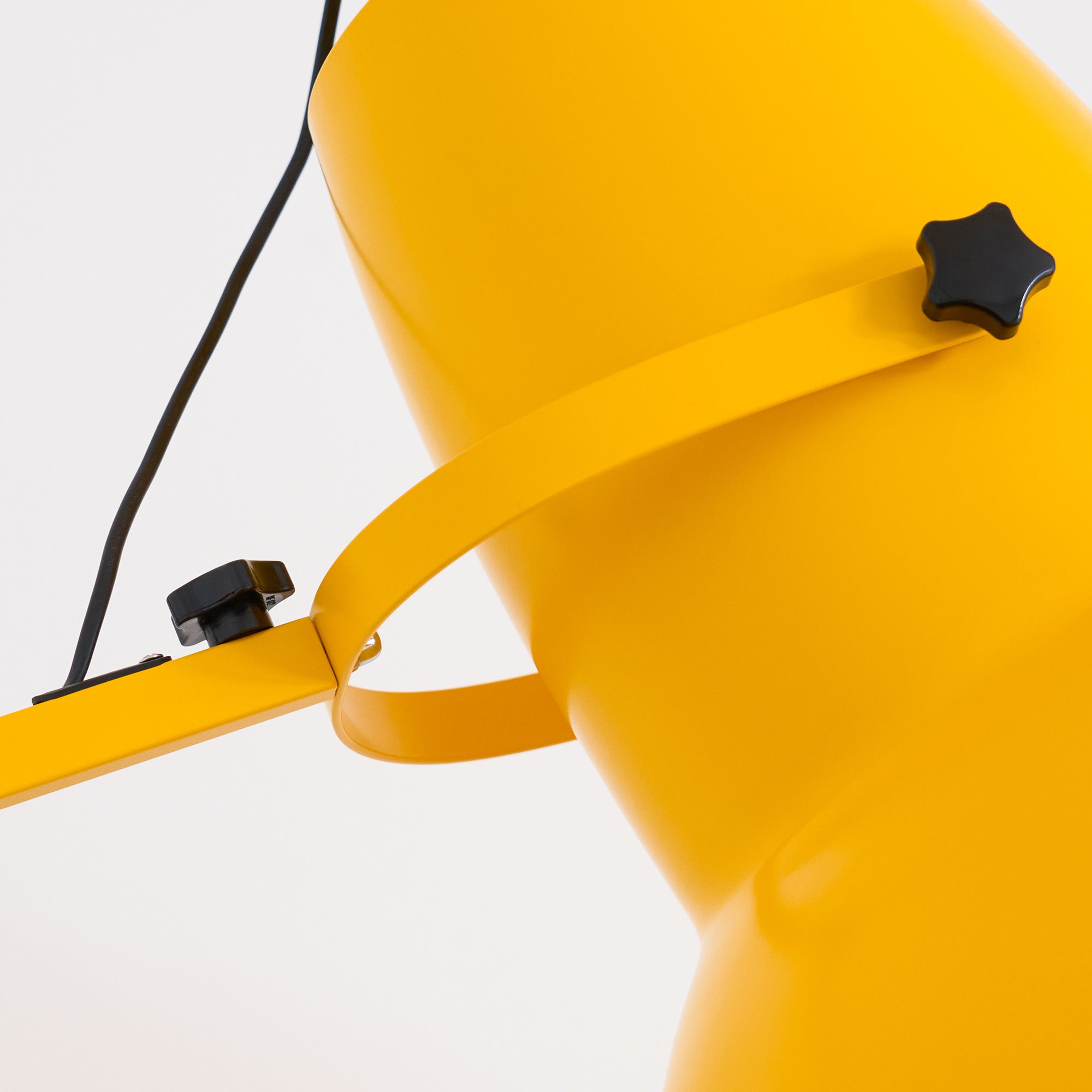 Jorlanel Articulated Floor Lamp