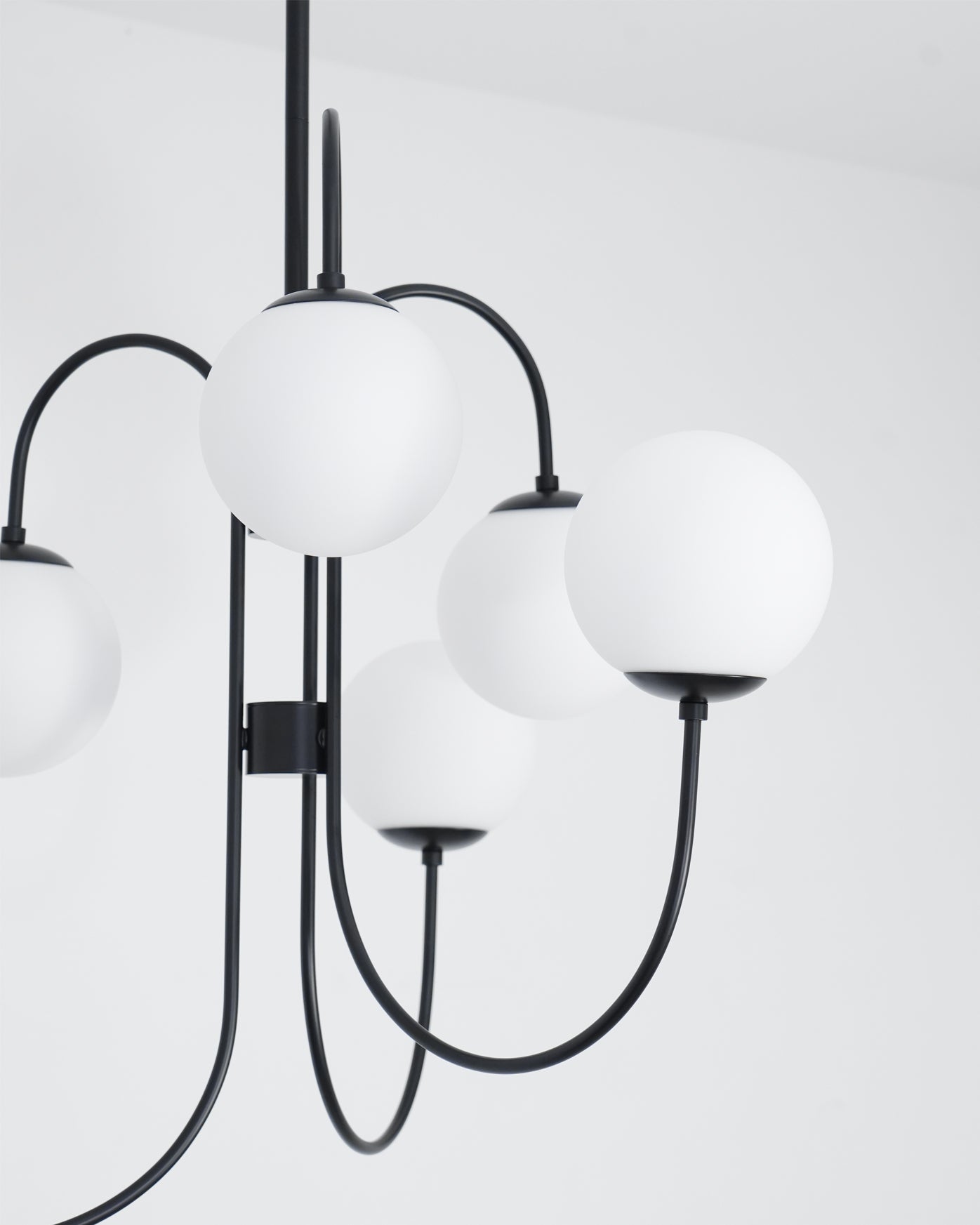 Jornoen Globe Chandelier