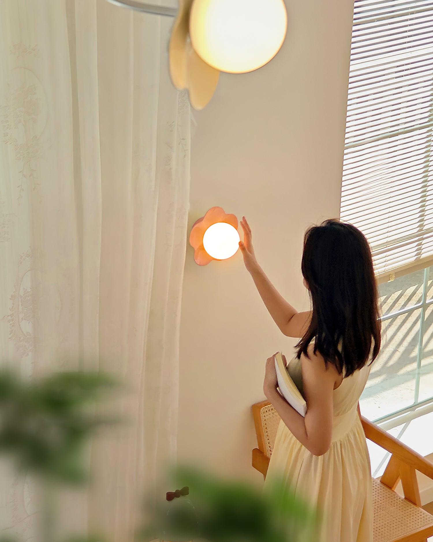 Marmar Flower Wall Light