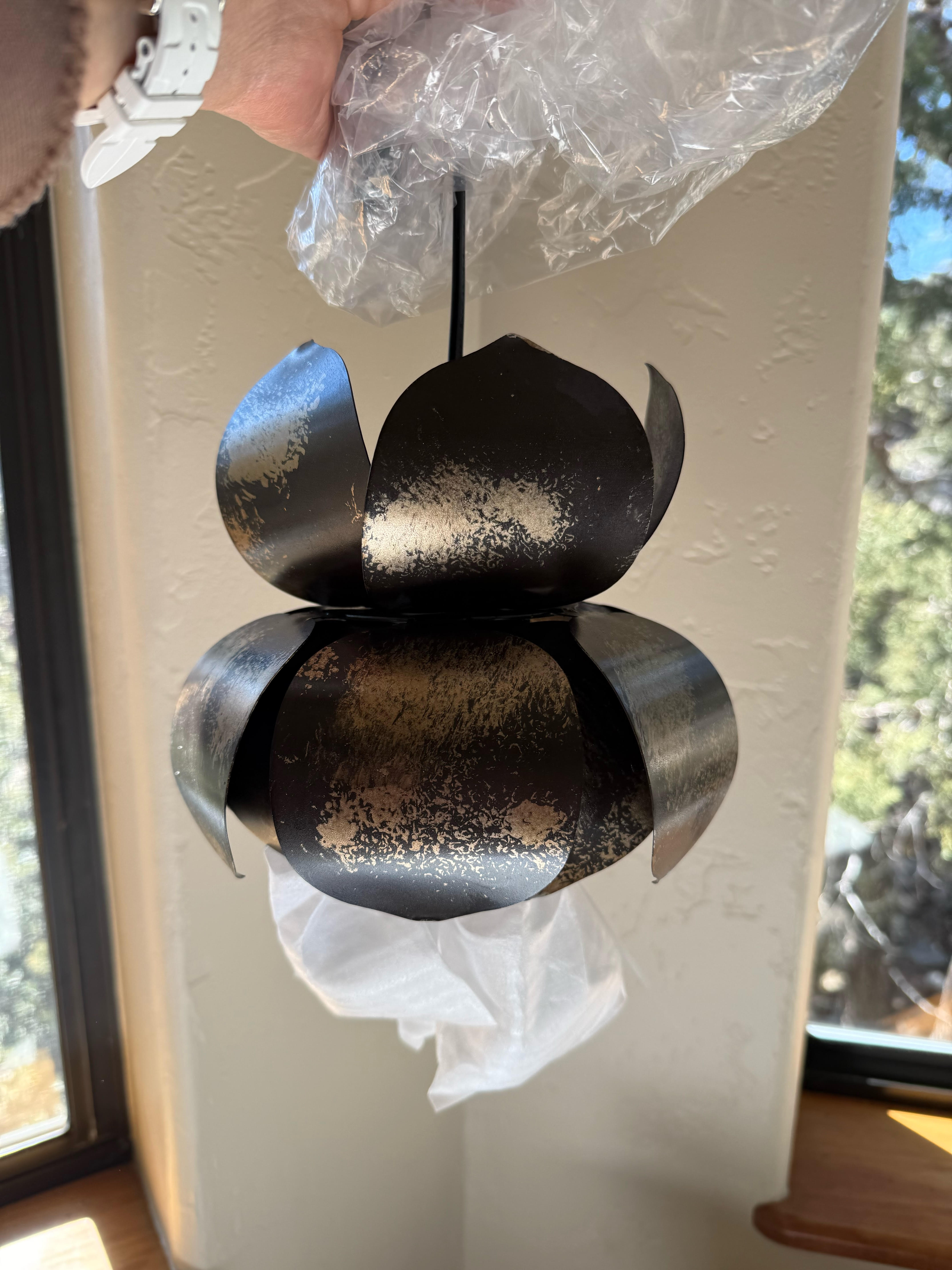 Liotona Floral Pendant Light
