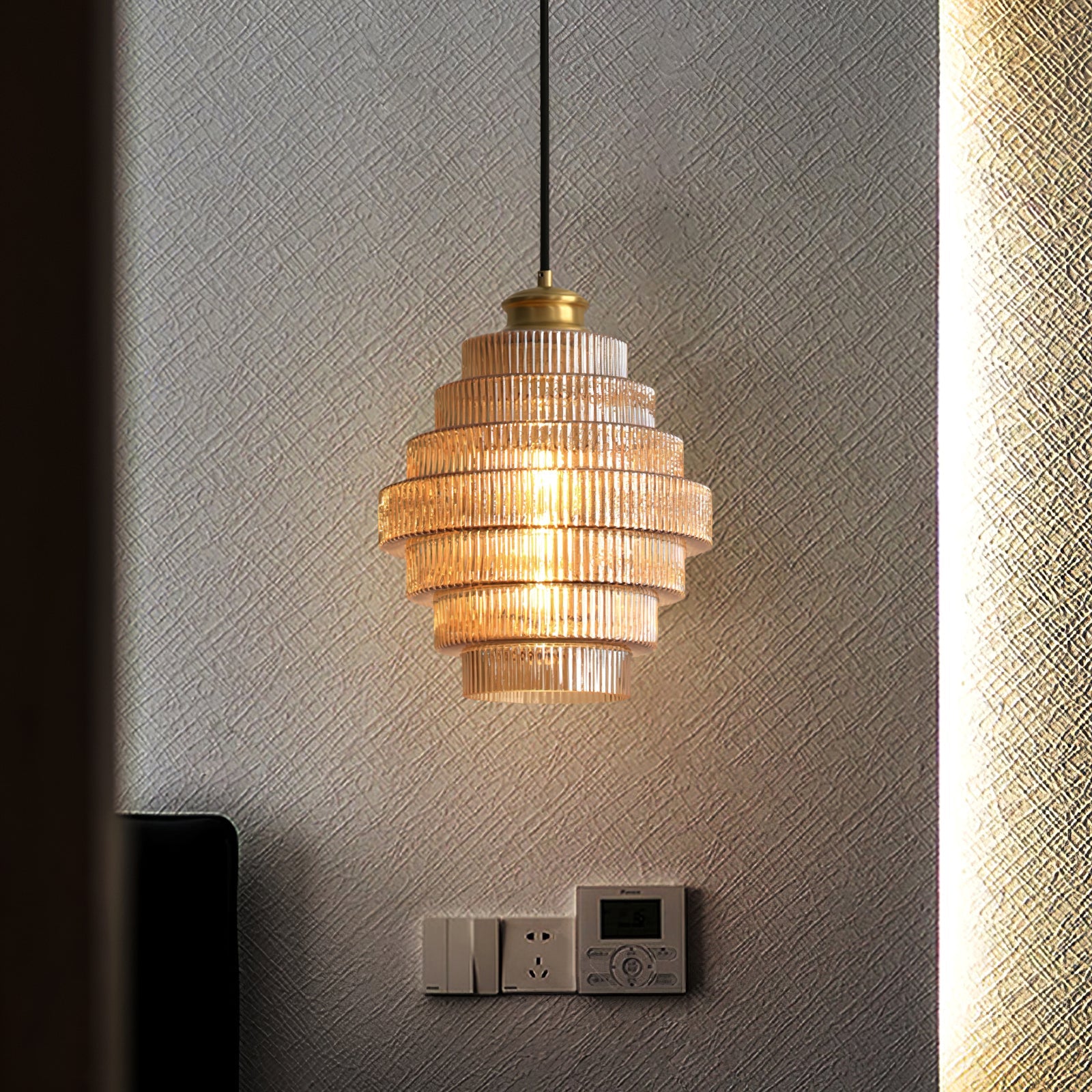 Wiolan Ribbed Pendant Light