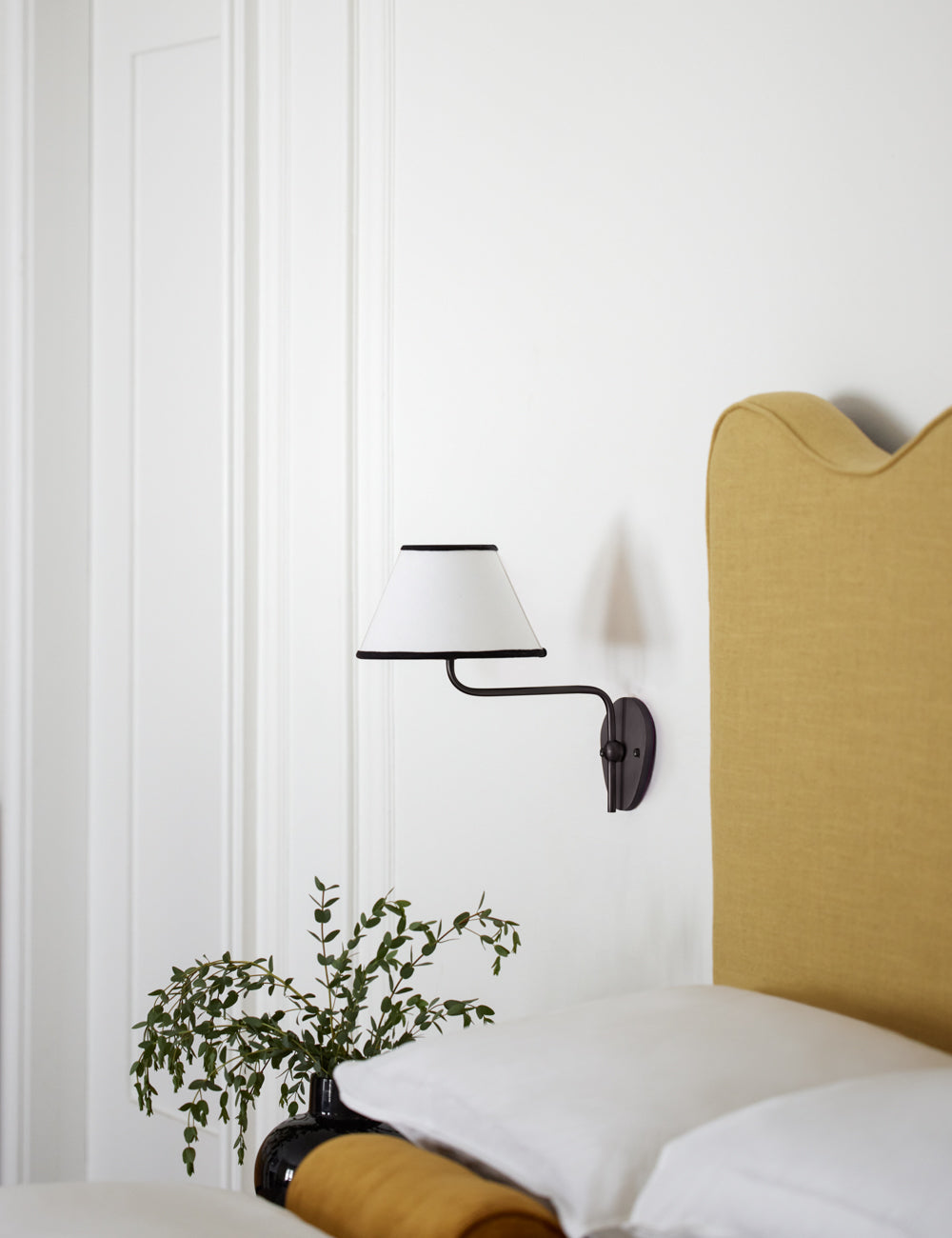 Zelioton Wall Light
