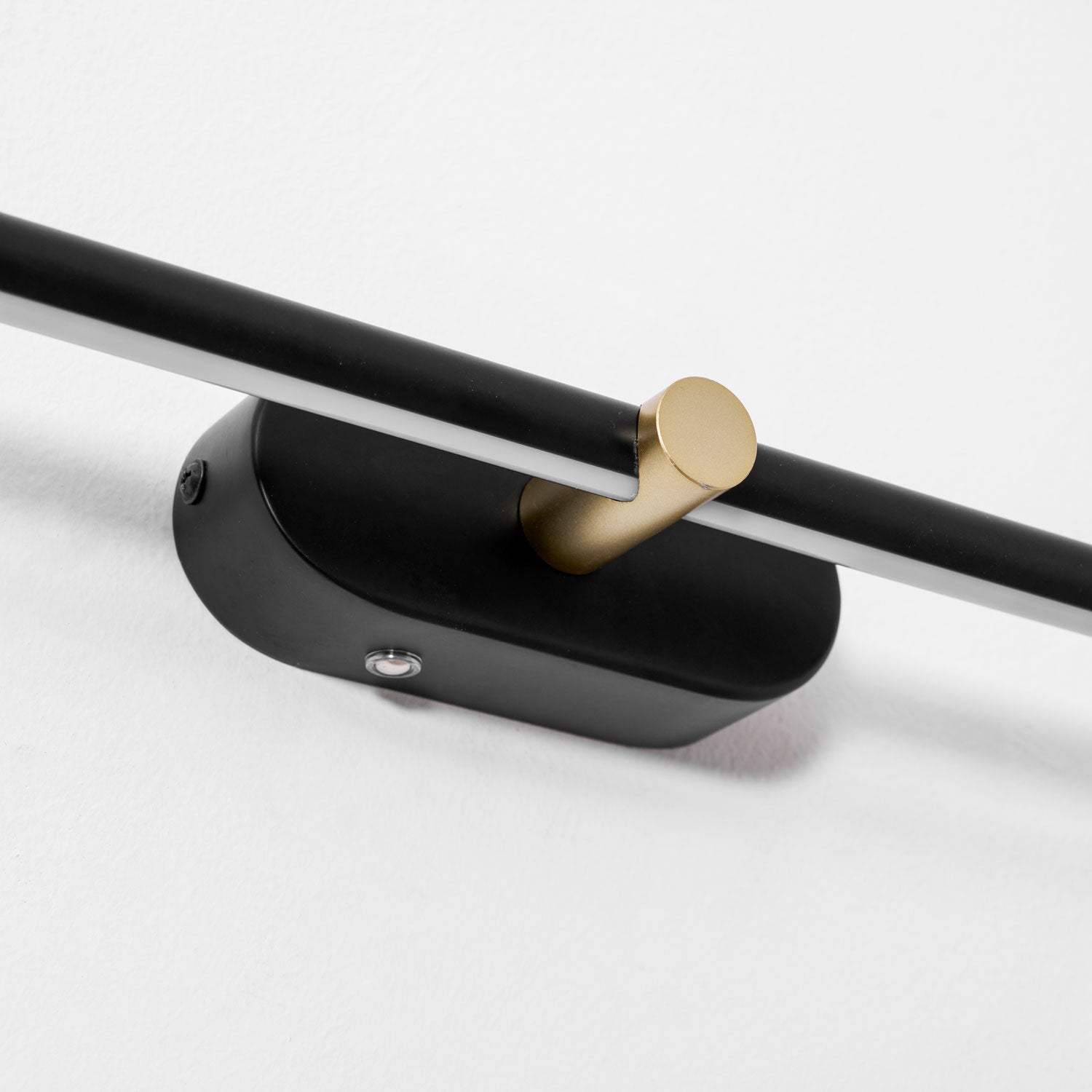 Briolen Linear Wall Light