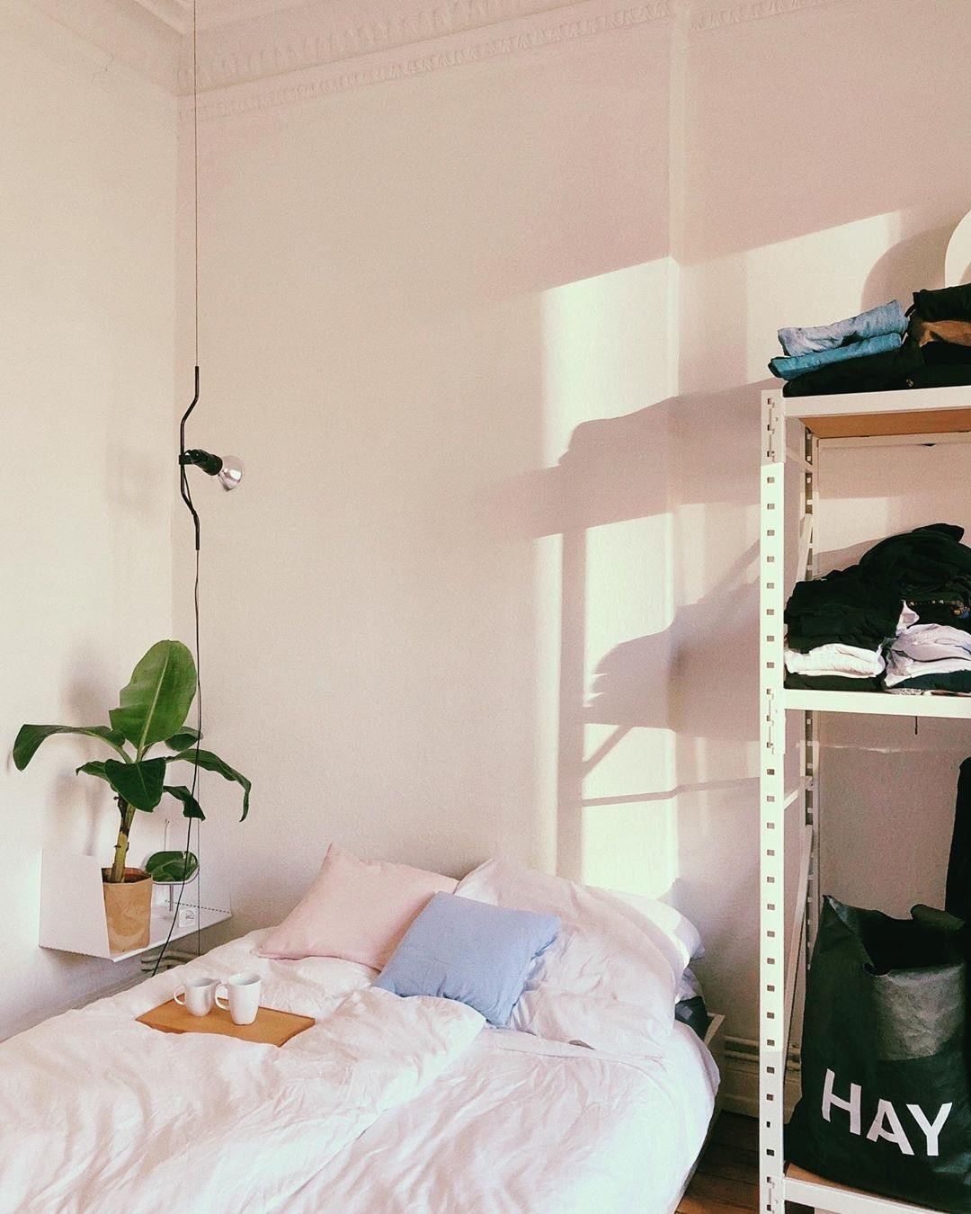 Elomiden Floor to Ceiling Lamp