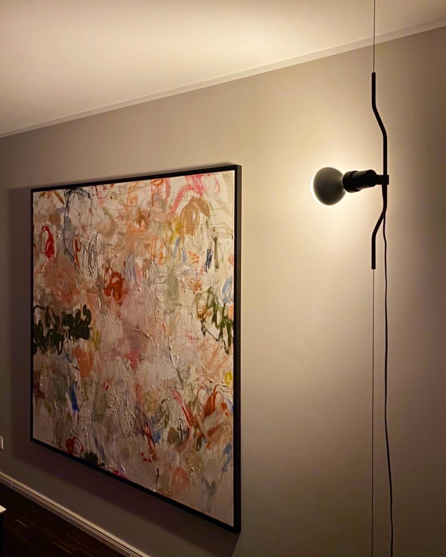 Elomiden Floor to Ceiling Lamp