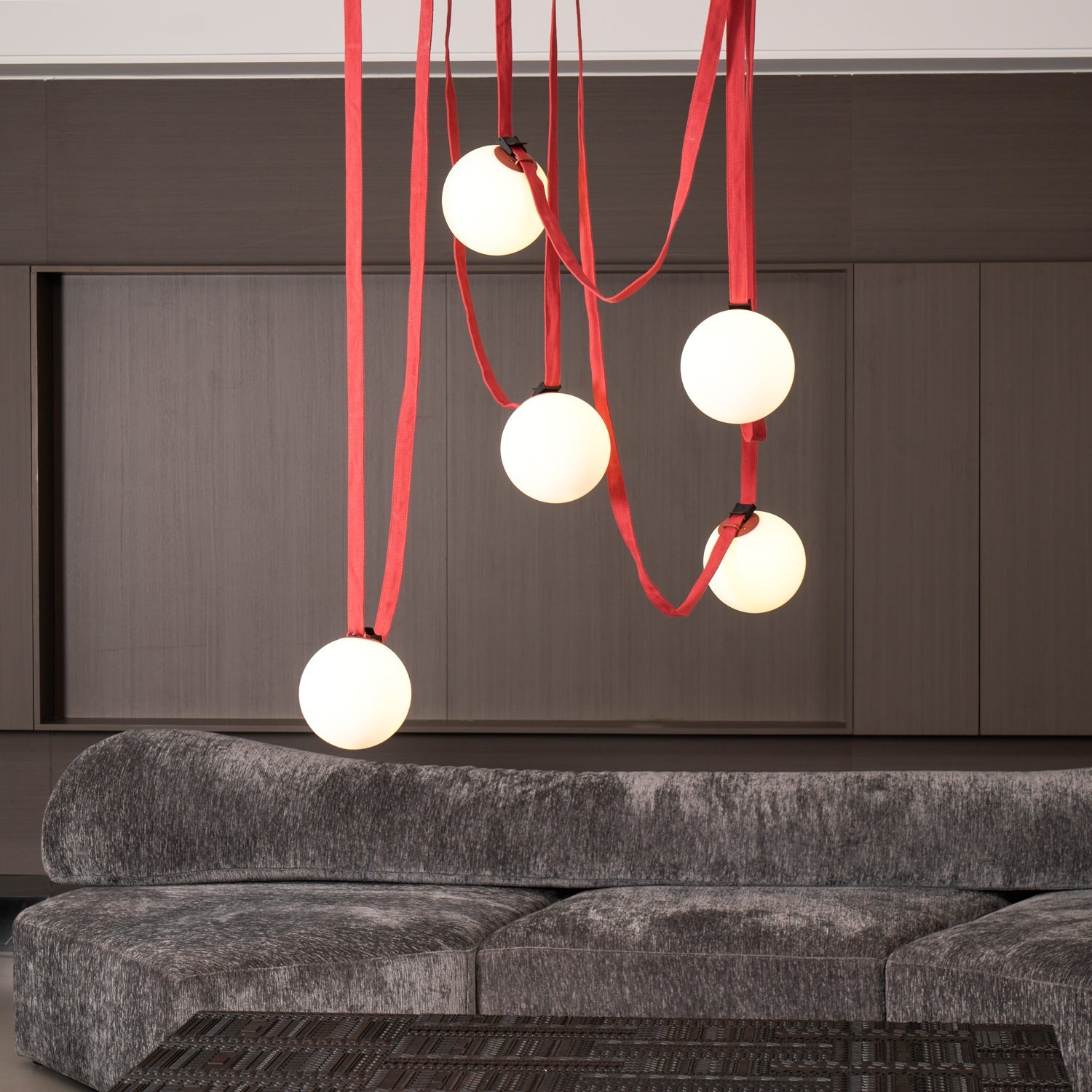 Neroiell Globe Pendant Light
