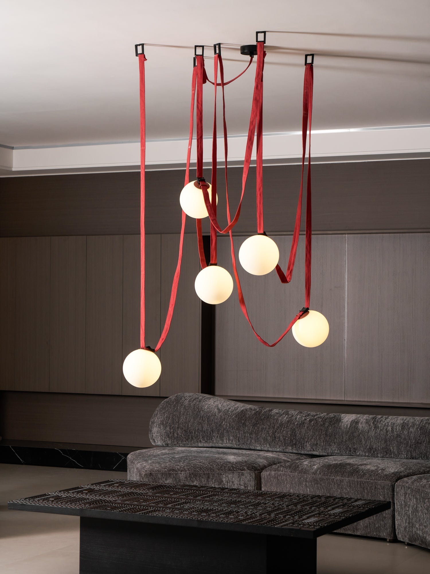Neroiell Globe Pendant Light