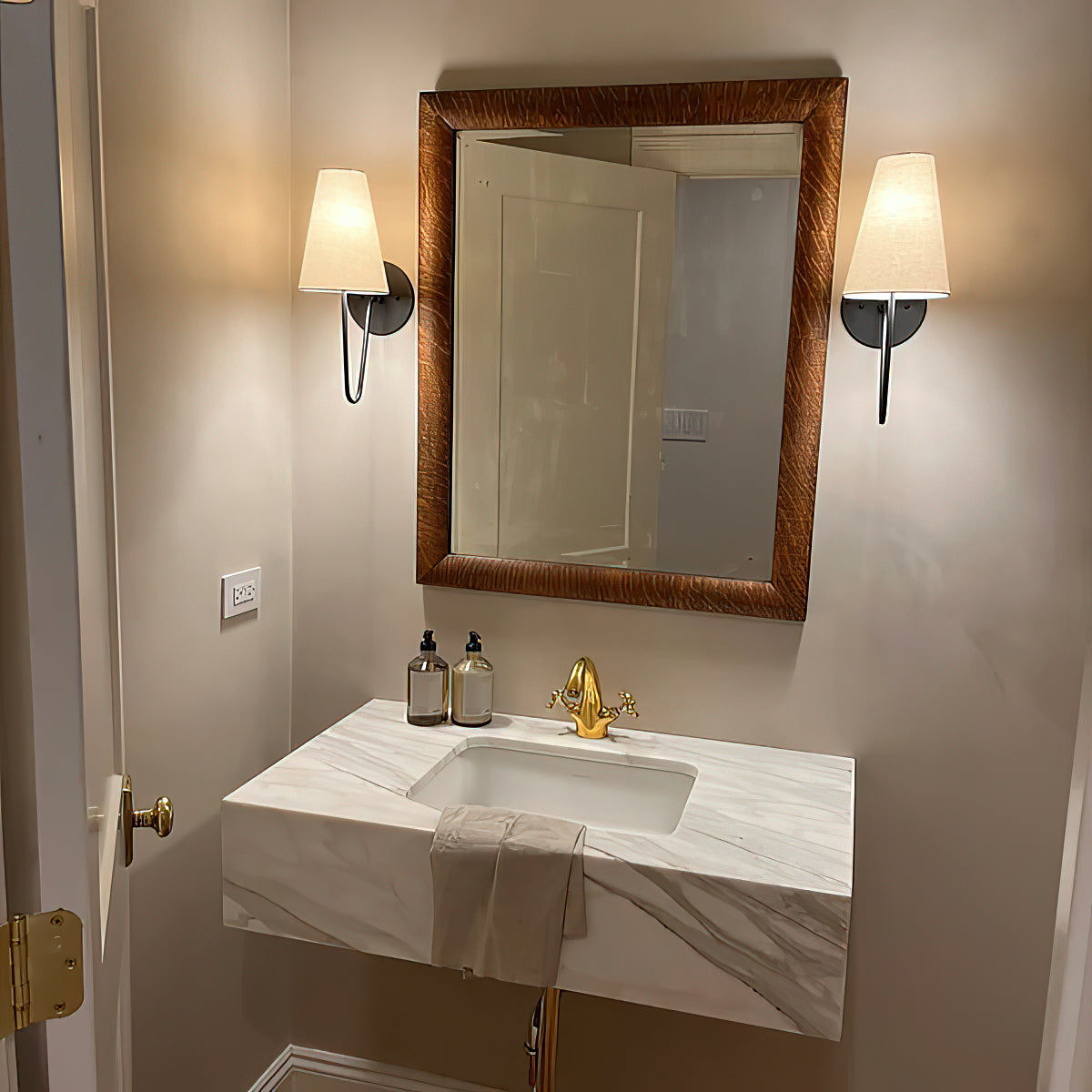 Aron Wall Light