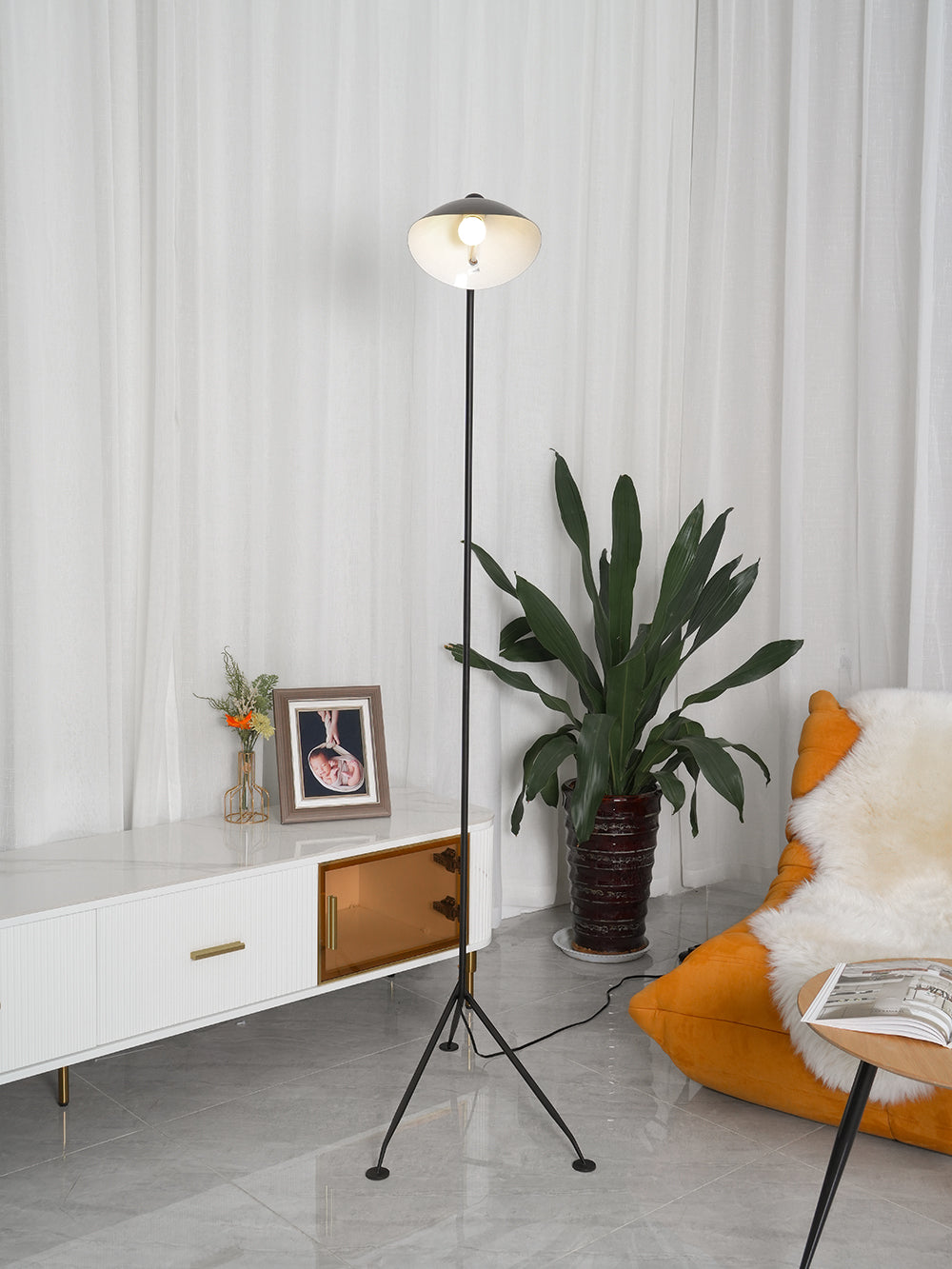 Finna Modern Floor Lamp