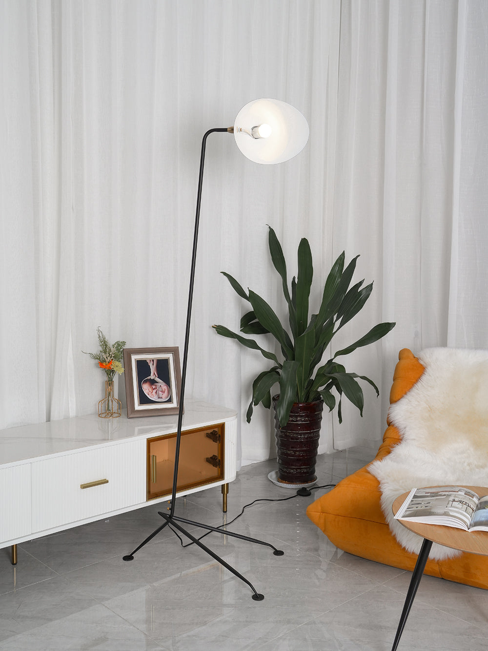 Finna Modern Floor Lamp