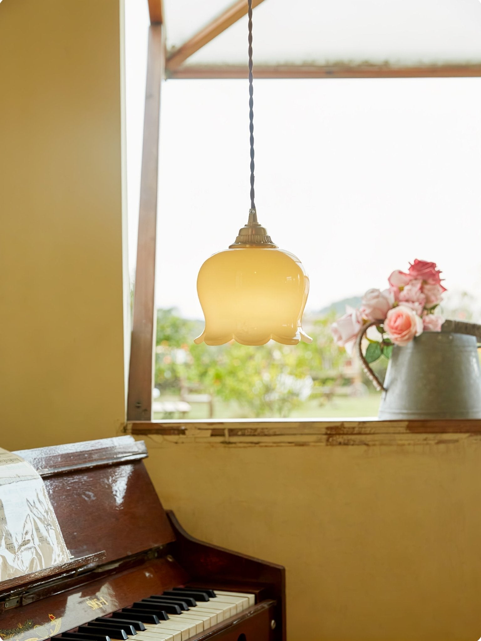 Emaley Flower Pendant Light