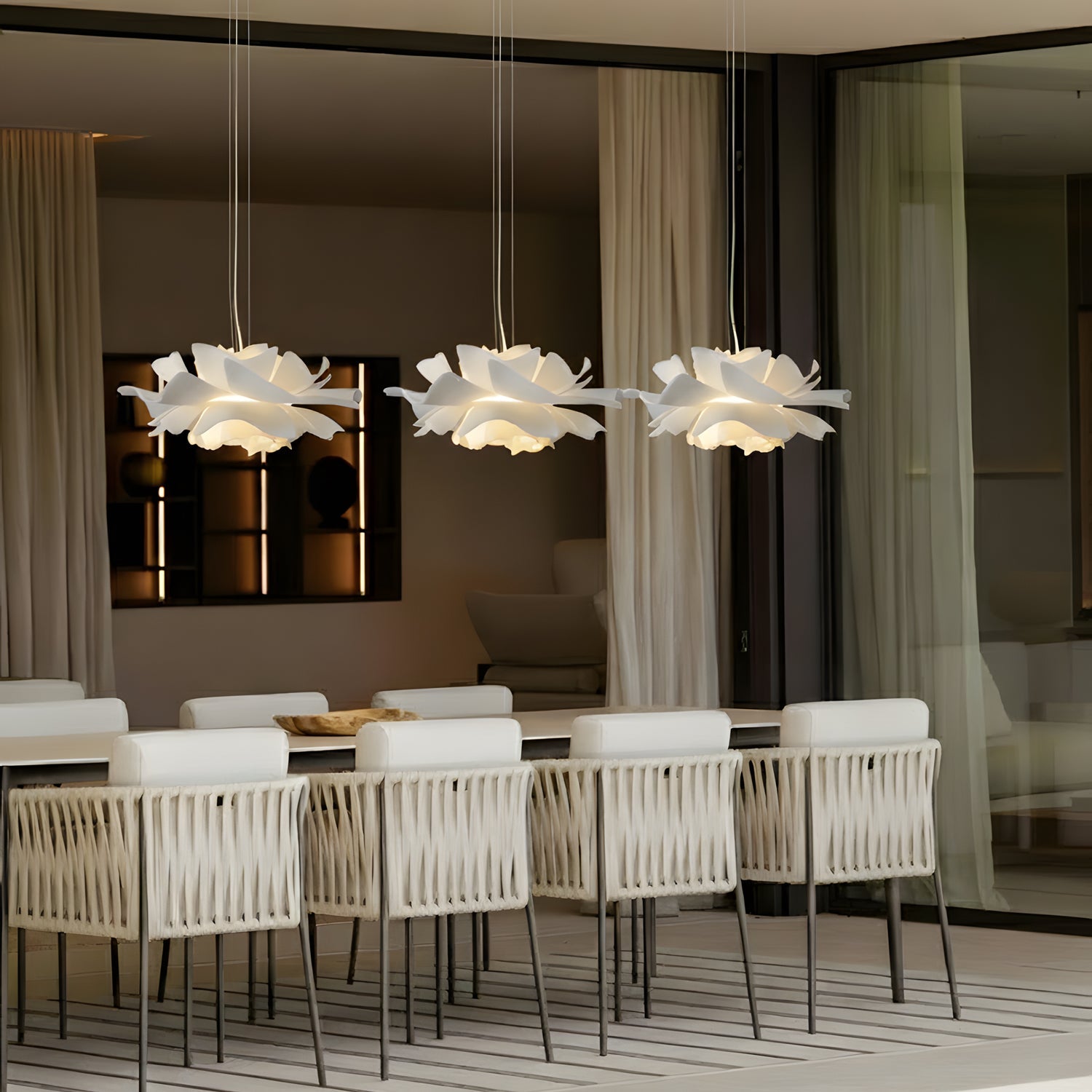 Oakin Lotus Pendant Light