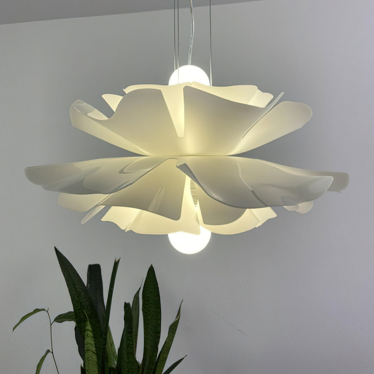 Oakin Lotus Pendant Light