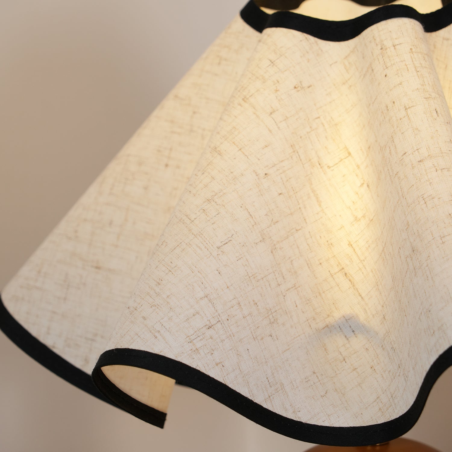 Melto Wave Table Lamp