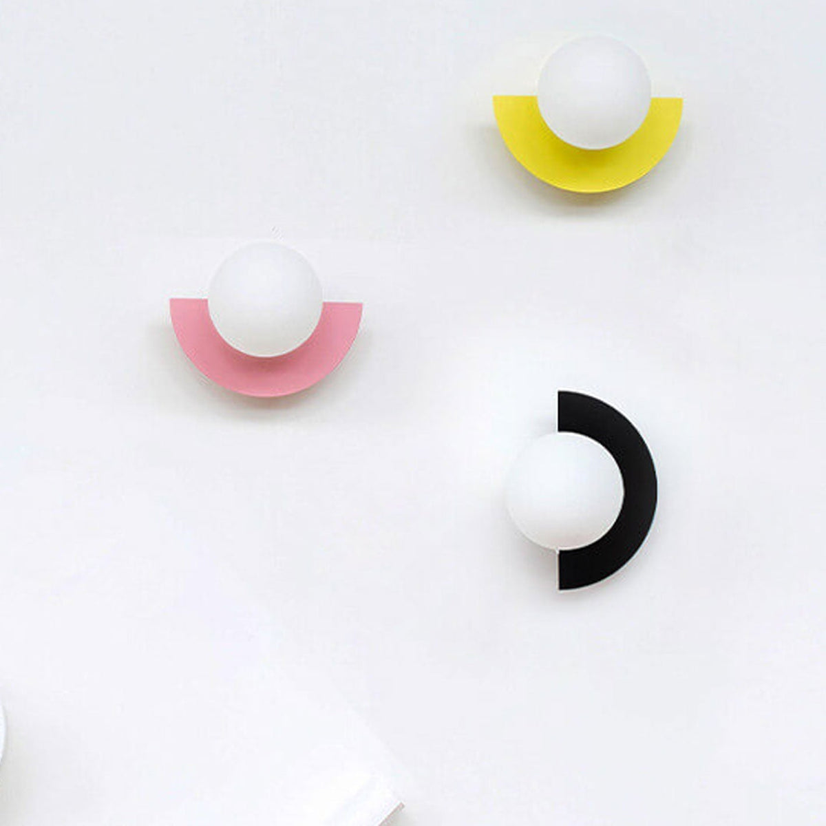 Lioon Globe Wall Light