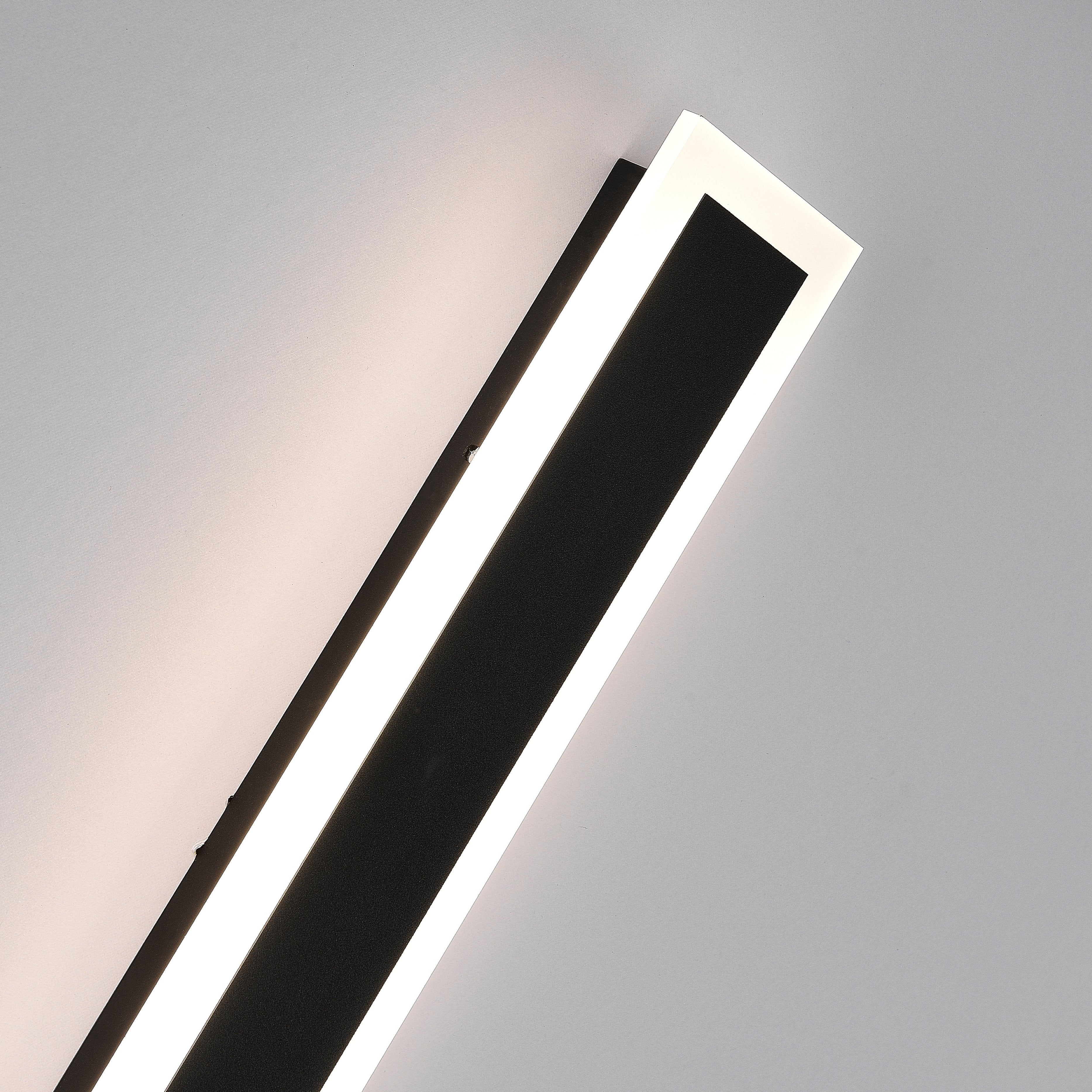 Quinlen Outdoor Wall Light