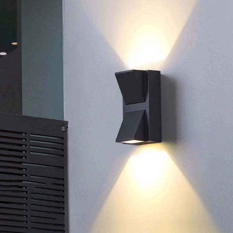 Bayvalin Outdoor Wall Light