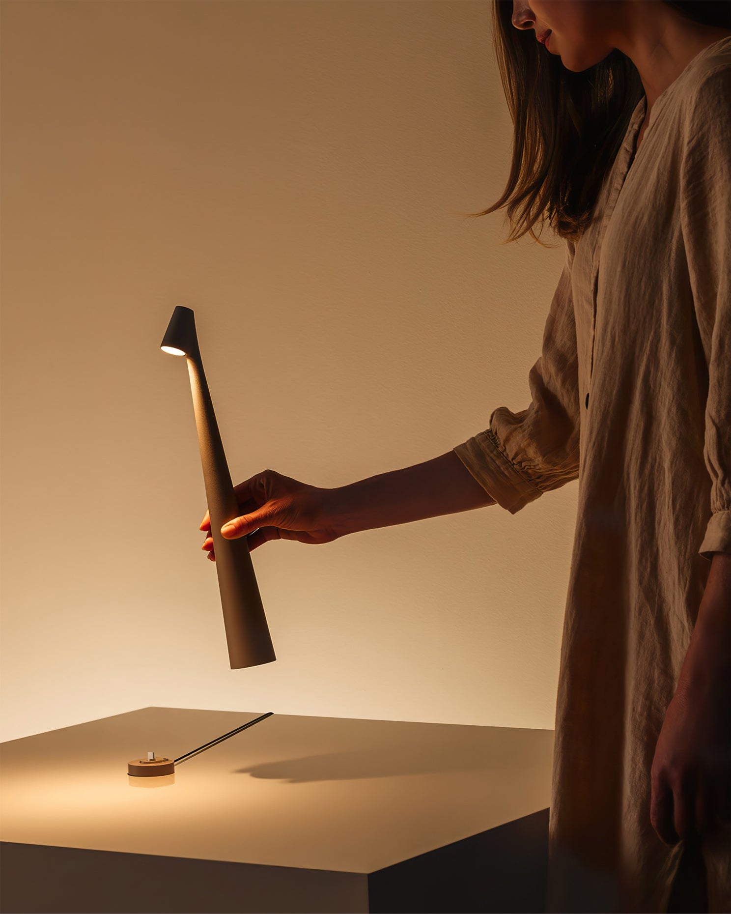 Junoio Table Lamp