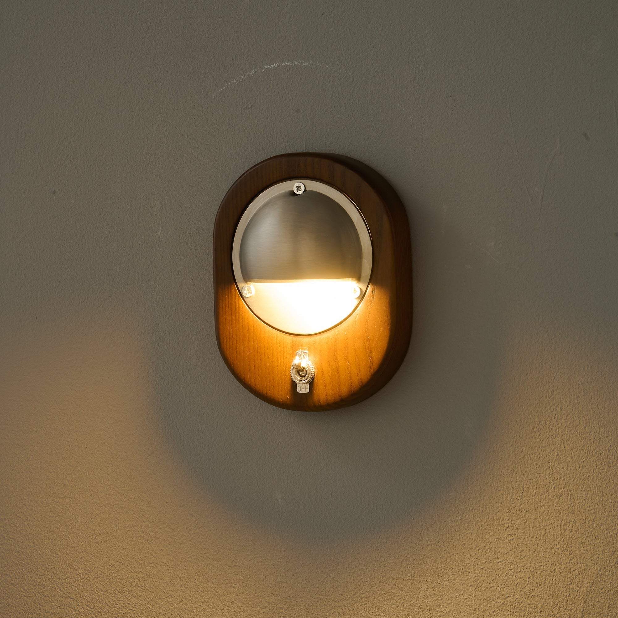 Mirawell Wall Light