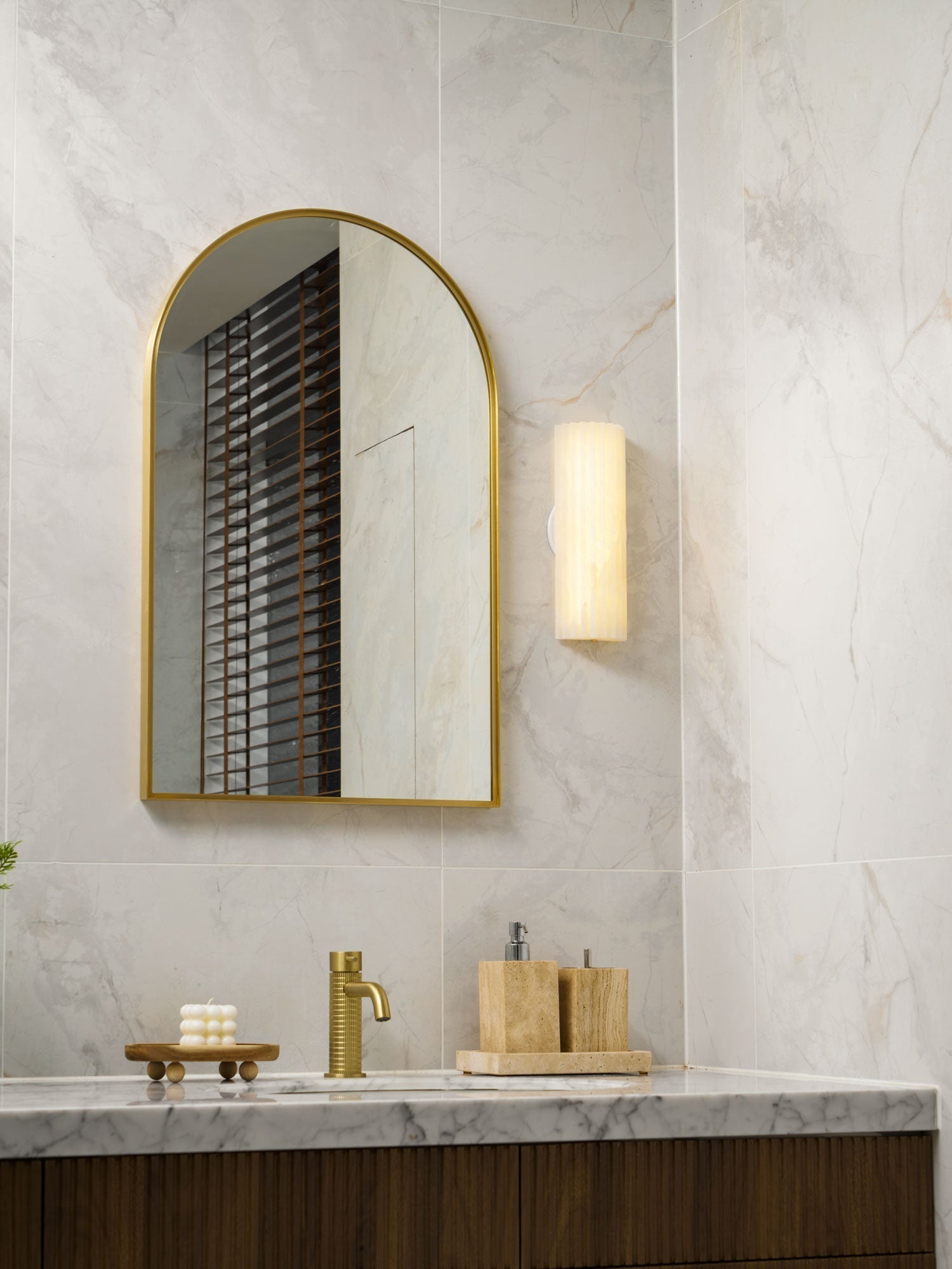 Solas Alabaster Wall Light