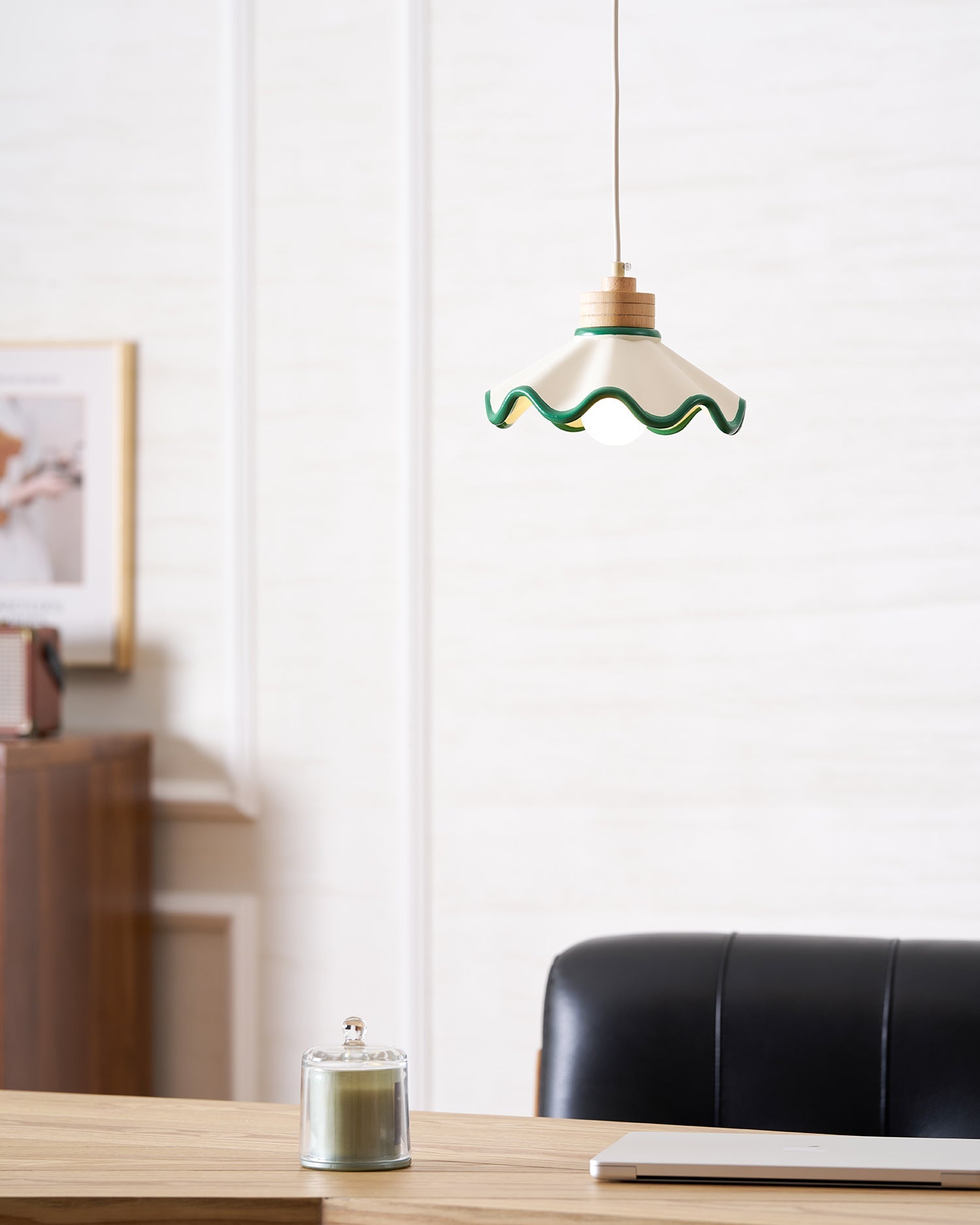 Halenoal Scalloped Pendant Light