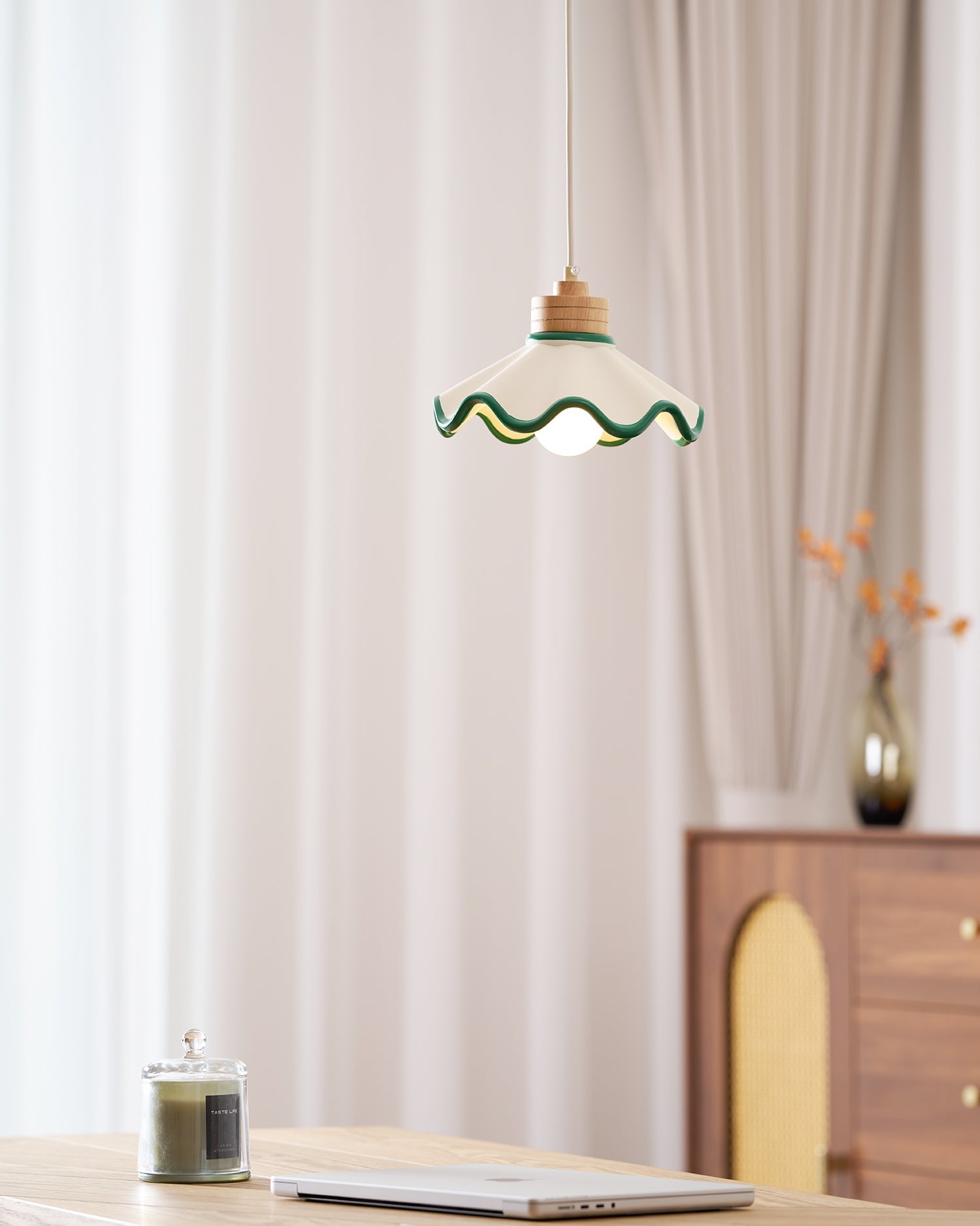 Halenoal Scalloped Pendant Light