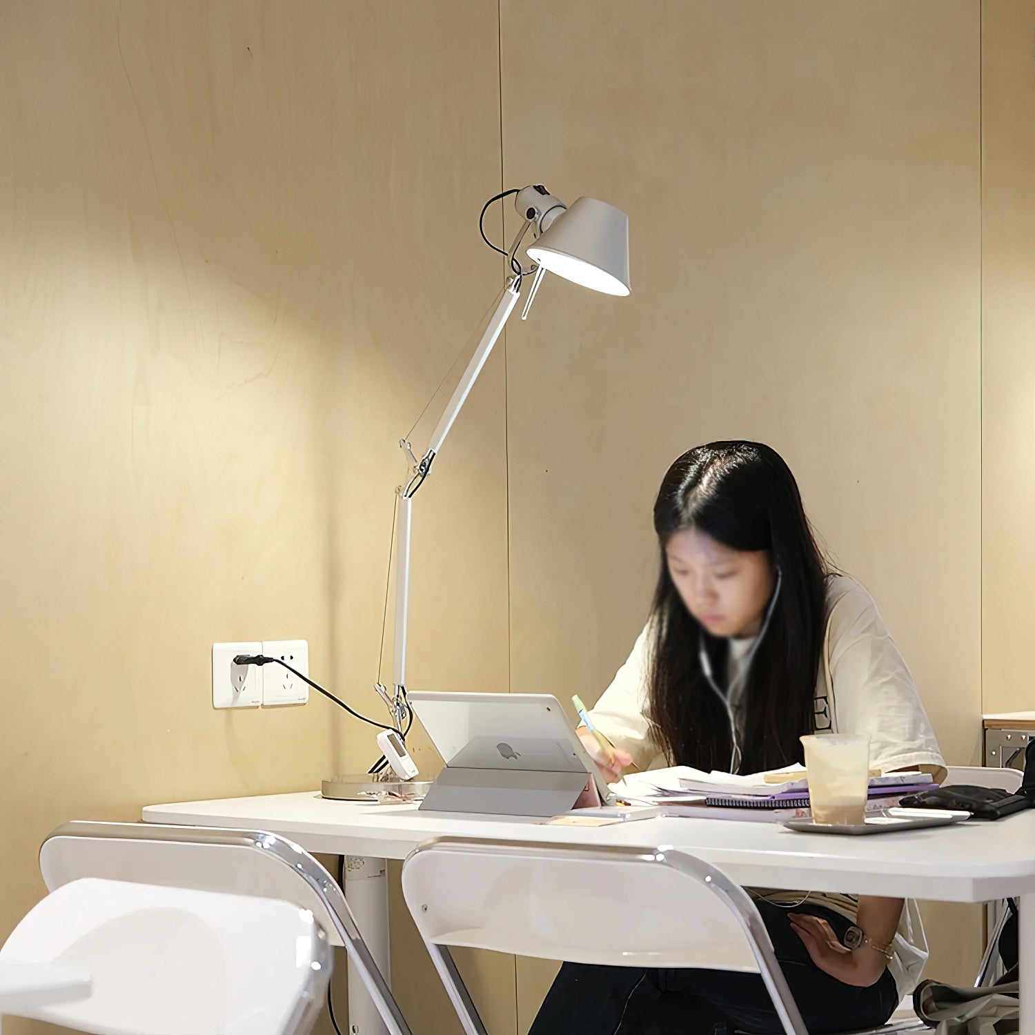Alson Articulated Table Lamp