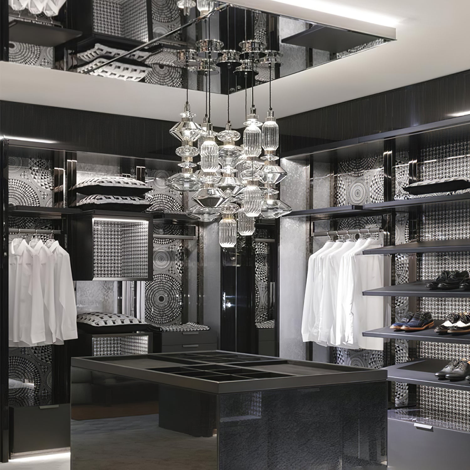 Liomium Pendant Light