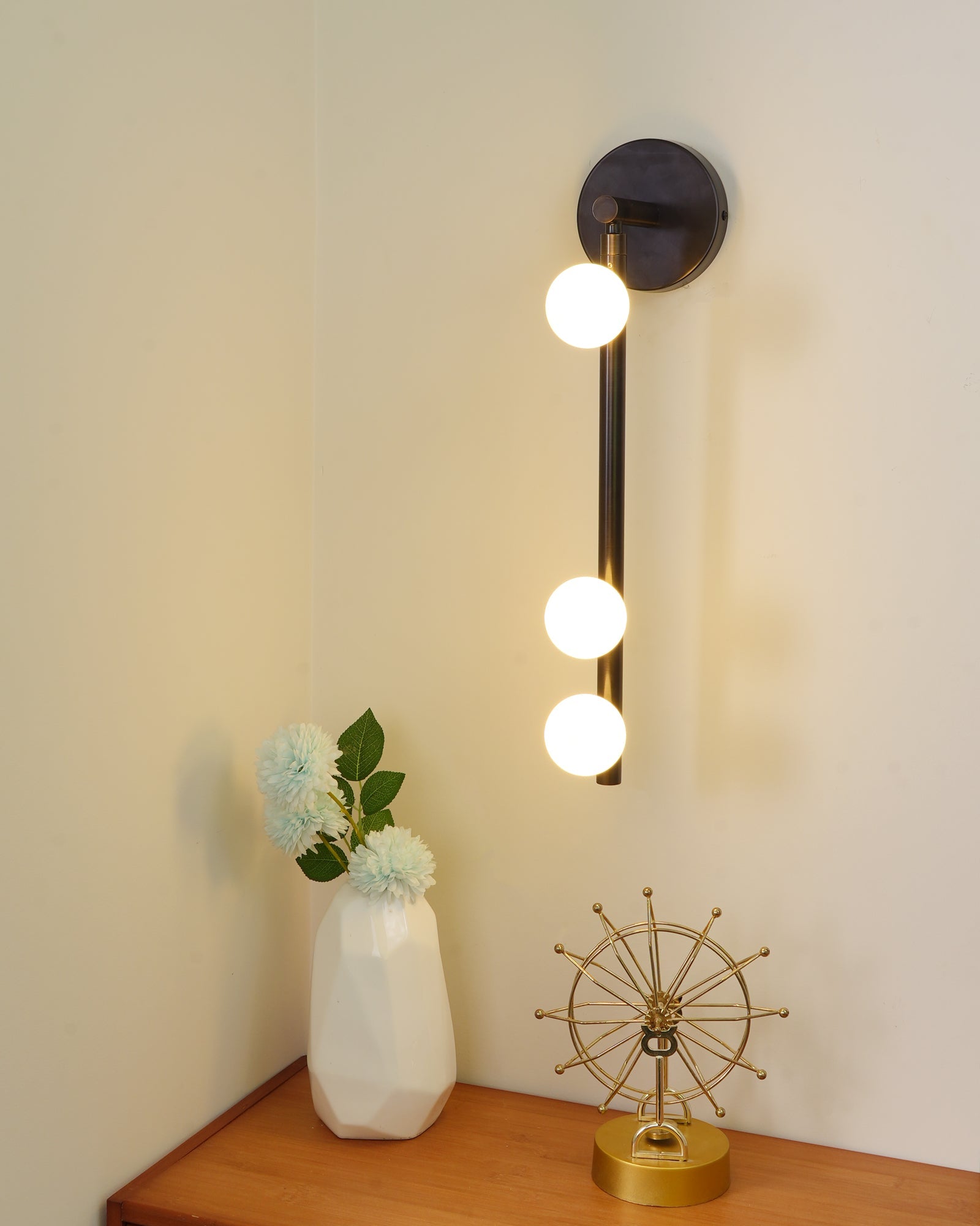 Koiafe Tube Wall Light