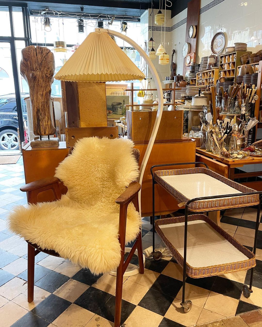 Avey Floor Lamp