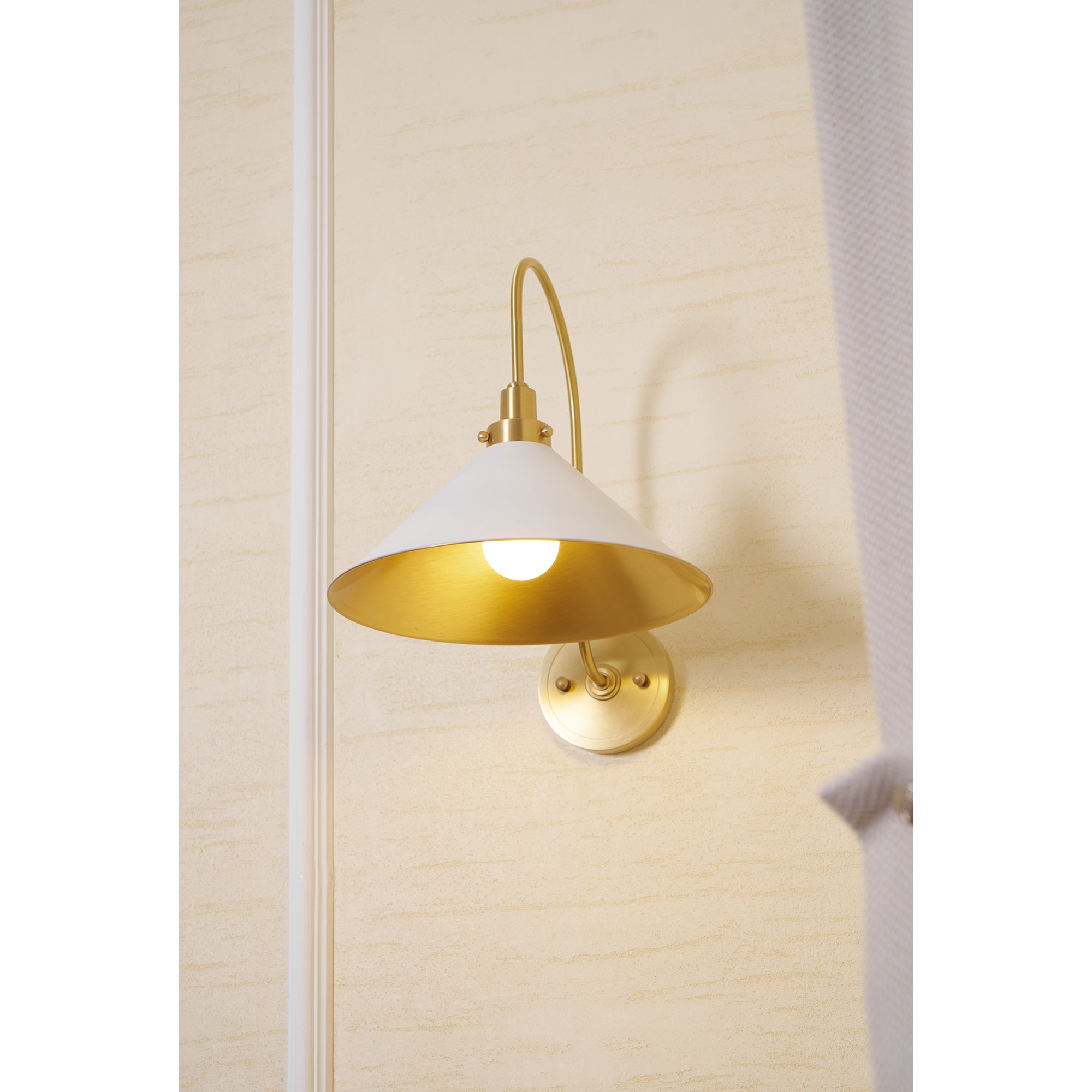 Elkuis Cone Wall Light