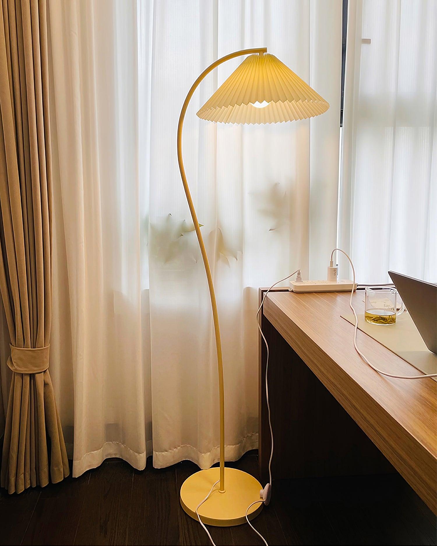 Arelino Floor Lamp