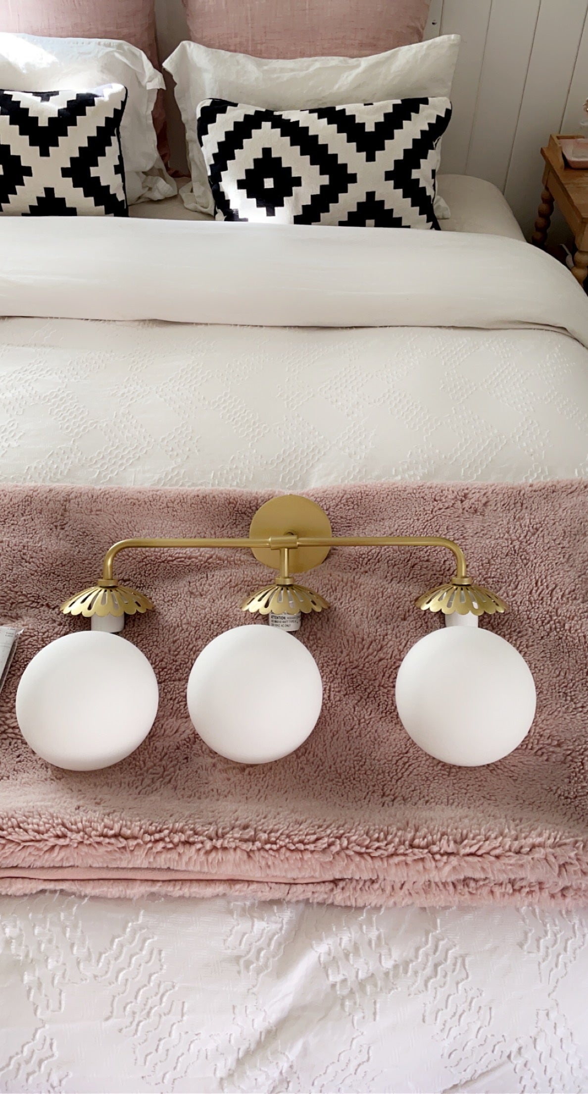 Quini Globe Wall Light